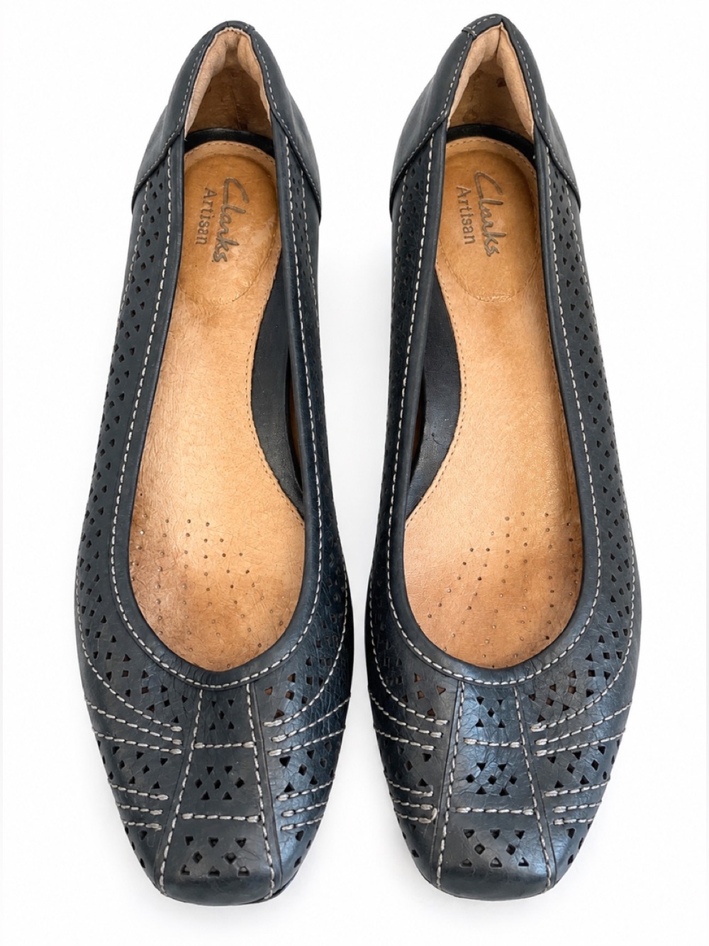 Clarks Artisan Black Perforated Leather Low Heel Pumps Comfort Career Shoes 9.5M
